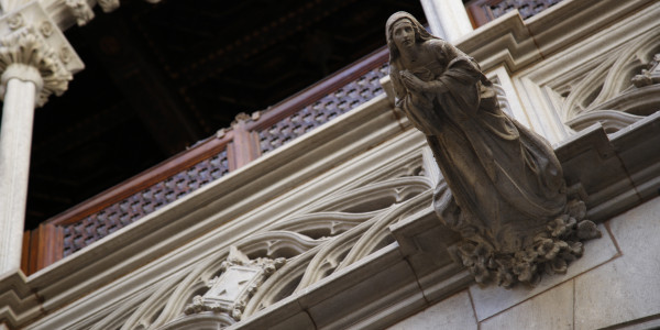 Rehabilitación y Restauración de Fachadas Barcelona · Pinturas minerales o transpirables para conservar estética original