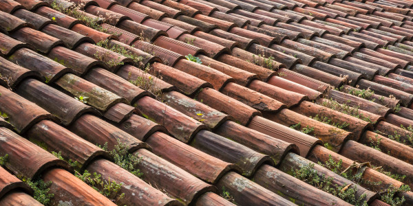 Rehabilitación y Restauración de Fachadas Barcelona · Aplicación de Recubrimientos para evitar Filtraciones y Humedad en Tejados / Fachadas
